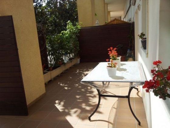 Foto 2 de Dúplex en venda a Can Girona - Terramar - Can Pei - Vinyet de 2 habitacions amb terrassa i aire acondicionat