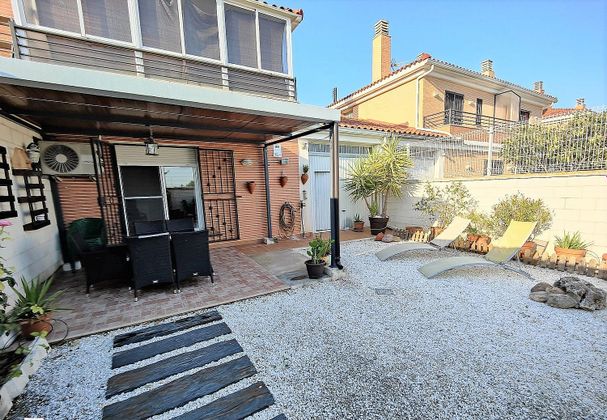 Foto 2 de Casa adosada en venta en Luceni de 4 habitaciones con terraza y garaje
