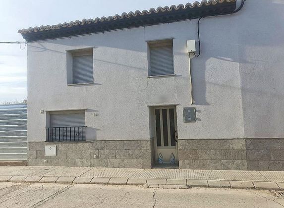 Foto 1 de Casa en venta en Mediana de Aragón de 5 habitaciones con jardín