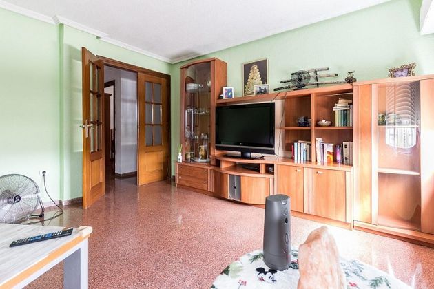 Foto 2 de Xalet en venda a calle Antares de 5 habitacions i 200 m²