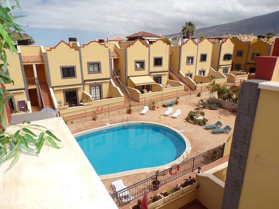 Foto 1 de Alquiler de ático en Costa Adeje de 1 habitación con terraza y piscina