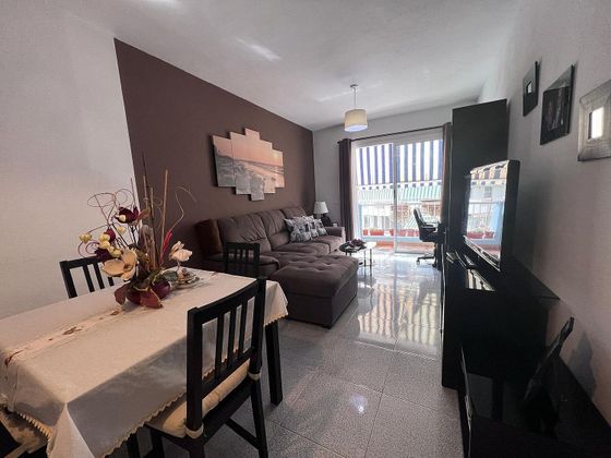 Foto 2 de Alquiler de piso en Adeje ciudad de 1 habitación con terraza y muebles