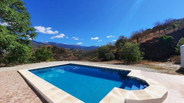 Foto 2 de Xalet en venda a Canillas de Albaida de 3 habitacions amb terrassa i piscina