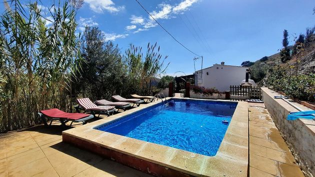 Foto 1 de Xalet en venda a Sedella de 3 habitacions amb terrassa i piscina