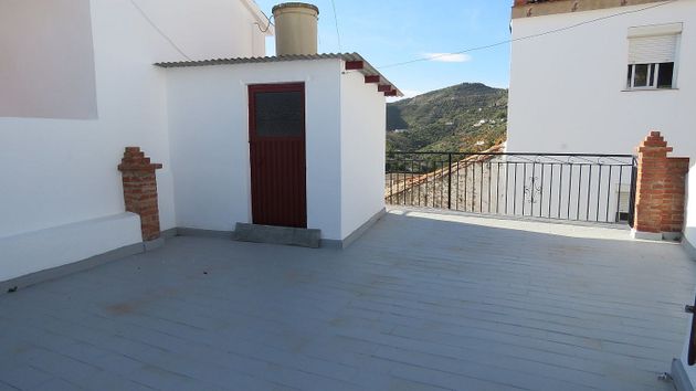 Foto 1 de Casa en venda a Canillas de Albaida de 4 habitacions amb terrassa i piscina