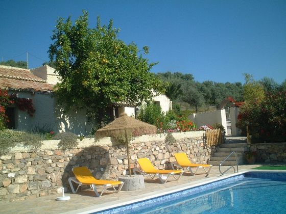 Foto 1 de Xalet en venda a Viñuela de 6 habitacions amb terrassa i piscina