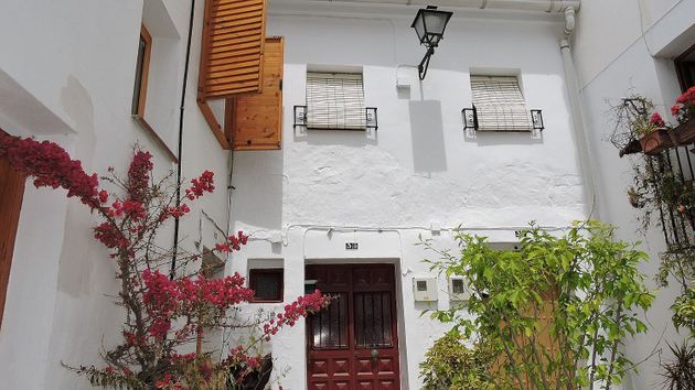 Foto 1 de Casa en venta en Canillas de Albaida de 8 habitaciones con terraza y balcón