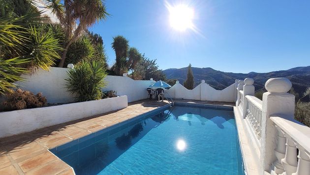 Foto 2 de Casa en venda a Comares de 8 habitacions amb terrassa i piscina