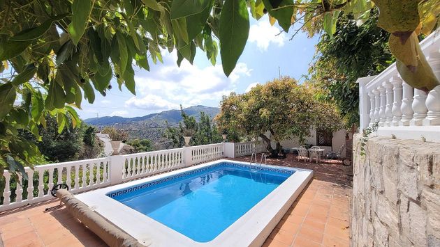 Foto 2 de Xalet en venda a Canillas de Albaida de 4 habitacions amb terrassa i piscina