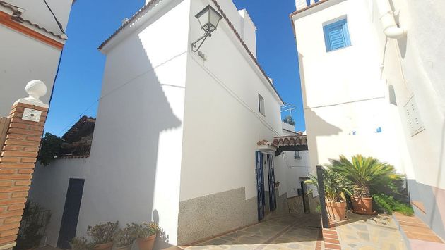 Foto 2 de Casa en venda a Canillas de Albaida de 2 habitacions amb terrassa i piscina
