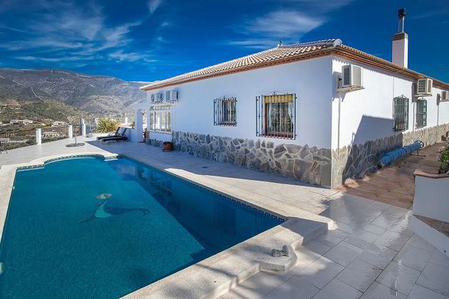 Foto 2 de Xalet en venda a Canillas de Albaida de 4 habitacions amb terrassa i piscina