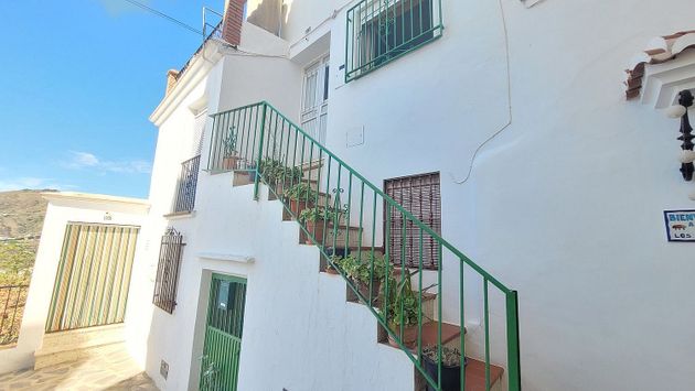 Foto 1 de Casa en venda a Canillas de Albaida de 3 habitacions amb terrassa