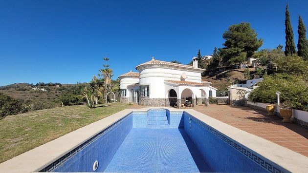 Foto 1 de Xalet en venda a Cómpeta de 3 habitacions amb terrassa i piscina