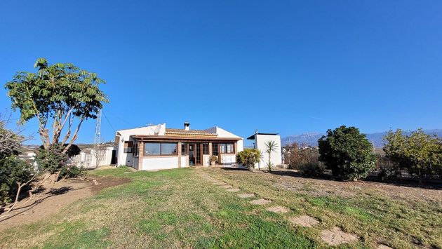 Foto 1 de Casa rural en venta en Benajarafe – Almayate de 2 habitaciones con terraza y jardín
