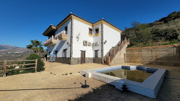 Foto 2 de Xalet en venda a Sayalonga de 4 habitacions amb terrassa i piscina