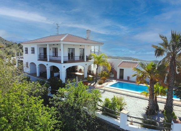 Foto 1 de Xalet en venda a Cómpeta de 3 habitacions amb terrassa i piscina