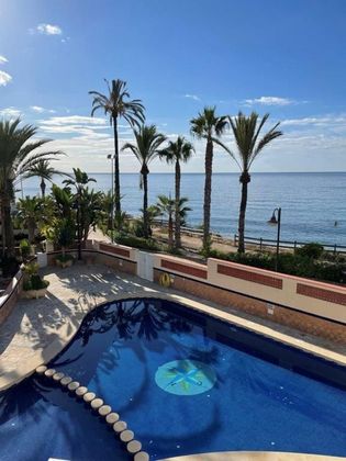 Foto 2 de Dúplex en venda a calle La Caleta de 5 habitacions amb terrassa i piscina