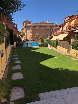 Foto 1 de Alquiler de casa adosada en Manzanares el Real de 3 habitaciones con terraza y piscina