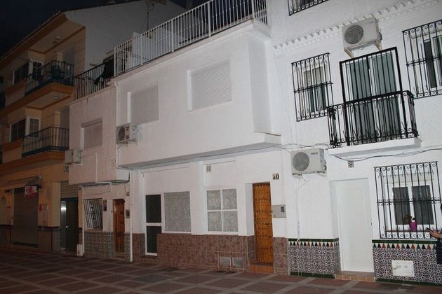 Foto 1 de Casa adossada en venda a calle Chiriva de 3 habitacions amb terrassa i aire acondicionat