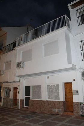 Foto 2 de Casa adossada en venda a calle Chiriva de 3 habitacions amb terrassa i aire acondicionat