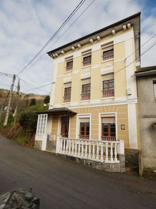 Foto 1 de Casa en venda a Valdés de 5 habitacions amb garatge i jardí