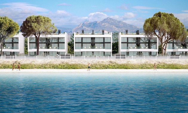 Foto 1 de Xalet en venda a Playa Mucha Vista de 3 habitacions amb terrassa i piscina