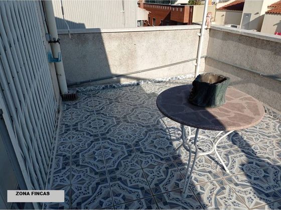 Foto 1 de Ático en venta en Riu de 2 habitaciones con terraza y calefacción