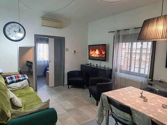Foto 2 de Casa en venda a Centre - Santa Coloma de Gramanet de 3 habitacions amb terrassa i aire acondicionat