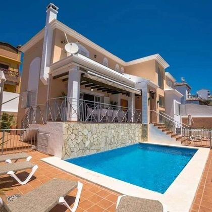 Foto 1 de Casa en venta en calle Del Miso de 6 habitaciones con terraza y piscina