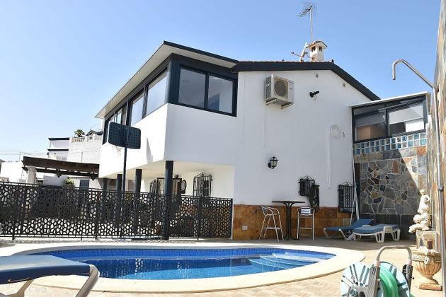 Foto 1 de Venta de chalet en calle Sedella de 3 habitaciones con terraza y piscina