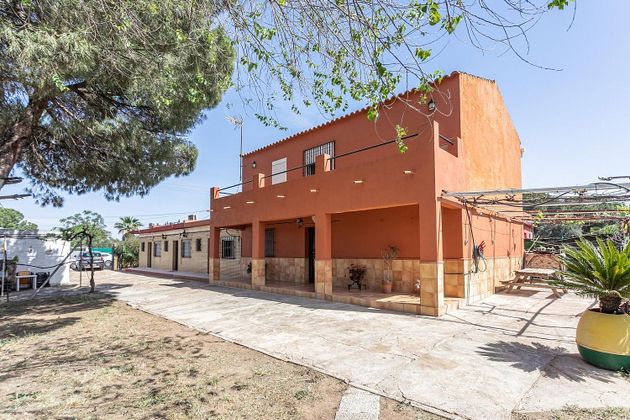Foto 1 de Casa en venda a Carmona de 9 habitacions amb terrassa i piscina