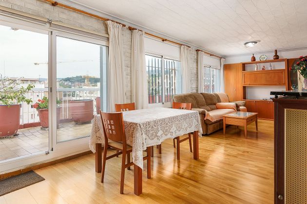 Foto 2 de Pis en venda a El Baix Guinardó de 4 habitacions amb terrassa i calefacció