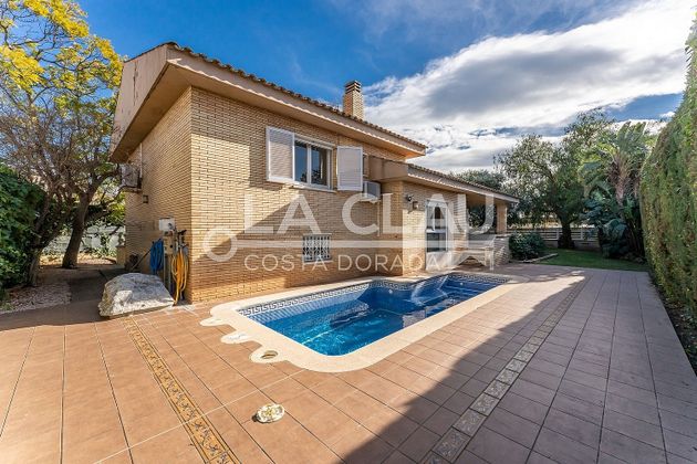 Foto 1 de Venta de chalet en Vilafortuny - Cap de Sant Pere de 4 habitaciones con terraza y piscina