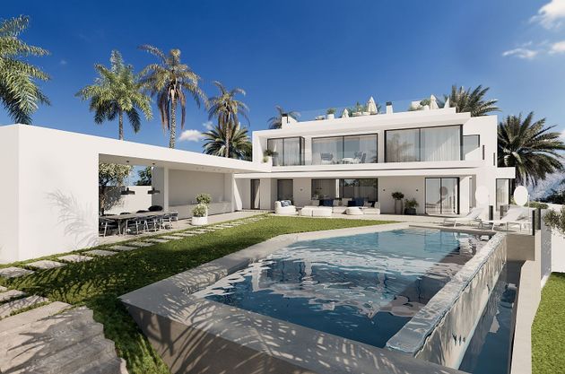 Foto 1 de Xalet en venda a calle Marbella de 6 habitacions amb terrassa i piscina