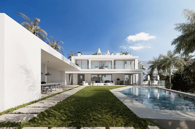 Foto 2 de Xalet en venda a calle Marbella de 6 habitacions amb terrassa i piscina
