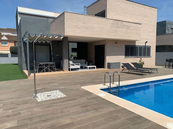 Foto 1 de Chalet en alquiler en El Grao de 6 habitaciones con terraza y piscina