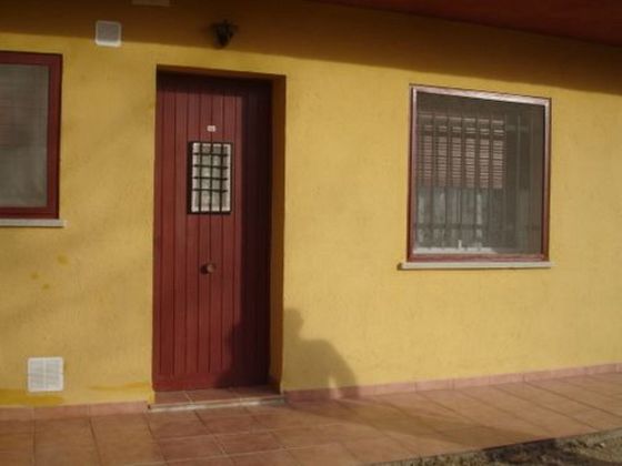 Foto 2 de Pis en venda a calle Emporda de 2 habitacions amb garatge i jardí
