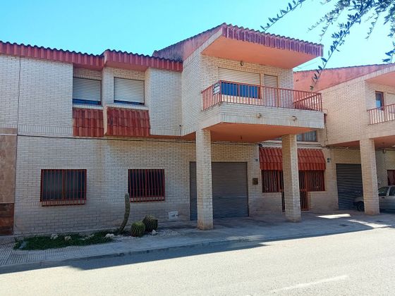 Foto 2 de Casa adossada en venda a San Isidro (Alicante/Alacant) de 3 habitacions amb terrassa i jardí