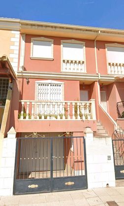 Foto 1 de Venta de casa en Catral de 3 habitaciones con terraza y balcón