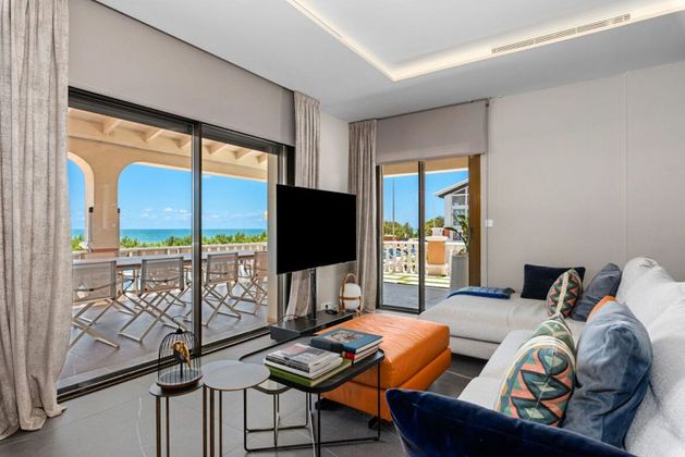 Foto 1 de Casa en venda a Guardamar Playa de 6 habitacions amb terrassa i balcó
