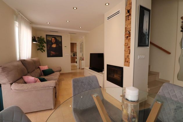 Foto 2 de Casa en venta en Granja de Rocamora de 3 habitaciones con terraza y garaje