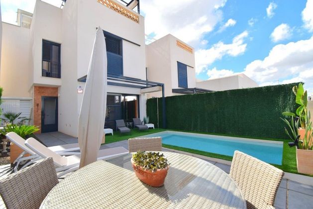 Foto 1 de Chalet en venta en Benijófar de 2 habitaciones con terraza y piscina