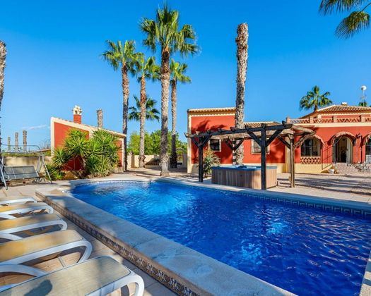 Foto 2 de Casa adossada en venda a Almoradí de 4 habitacions amb terrassa i piscina
