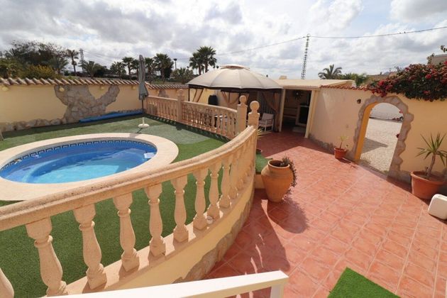Foto 2 de Venta de casa adosada en Catral de 3 habitaciones con terraza y piscina