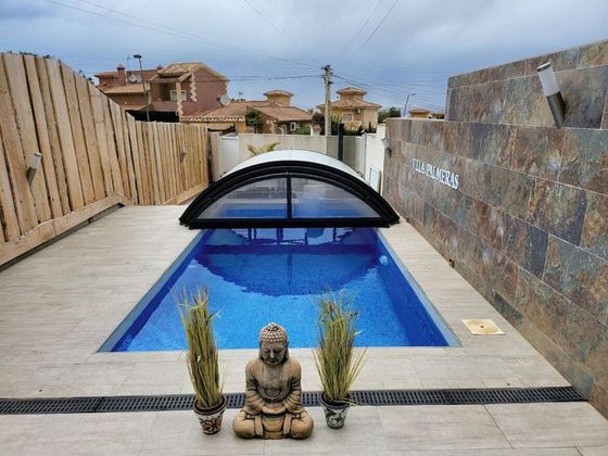 Foto 2 de Casa adossada en venda a Centro - Torrevieja de 3 habitacions amb terrassa i piscina