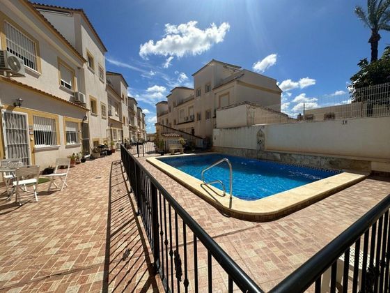 Foto 1 de Venta de casa en Orihuela ciudad de 2 habitaciones con piscina