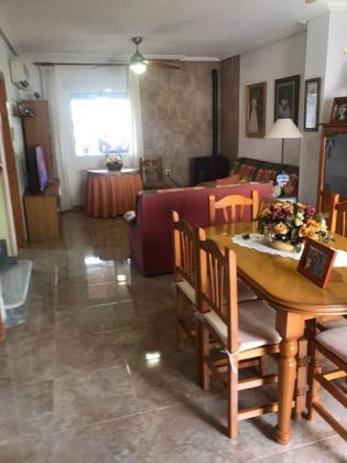 Foto 2 de Venta de chalet en Almoradí de 4 habitaciones con garaje y jardín
