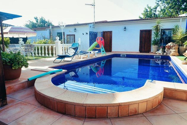 Foto 1 de Casa en venda a Centro - Roda de Barà de 5 habitacions amb terrassa i piscina
