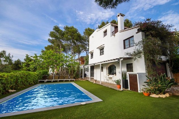 Foto 2 de Casa en venda a La Muntanyeta - La Franquesa de 5 habitacions amb piscina i garatge