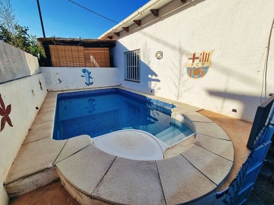 Foto 1 de Casa adossada en venda a Santa Oliva de 3 habitacions amb piscina